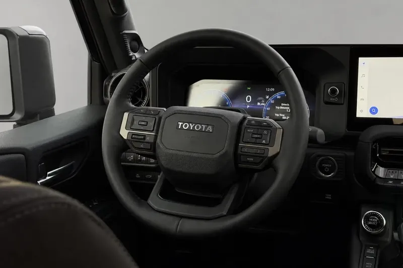 Заказать Toyota Land Cruiser Premium Hybrid, i-FORCE MAX 2026 2.4 л 330 л.с Гибрид, Чёрный, Полный привод, Автомат — поставка из Германия, доставка по России и СНГ, фото 10