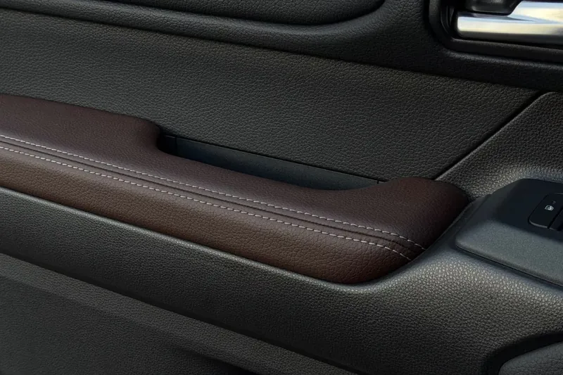 Toyota Land Cruiser Premium Hybrid, i-FORCE MAX 2026 2.4 л 330 л.с Гибрид, пробег 10 км, цвет кузова Чёрный, тип трансмиссии Автомат, привод Полный привод, из Германия, фото 18