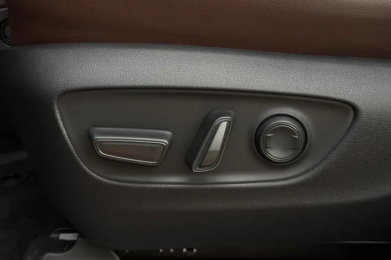 Toyota Land Cruiser Premium Hybrid, i-FORCE MAX 2026, чёрный, фото 22