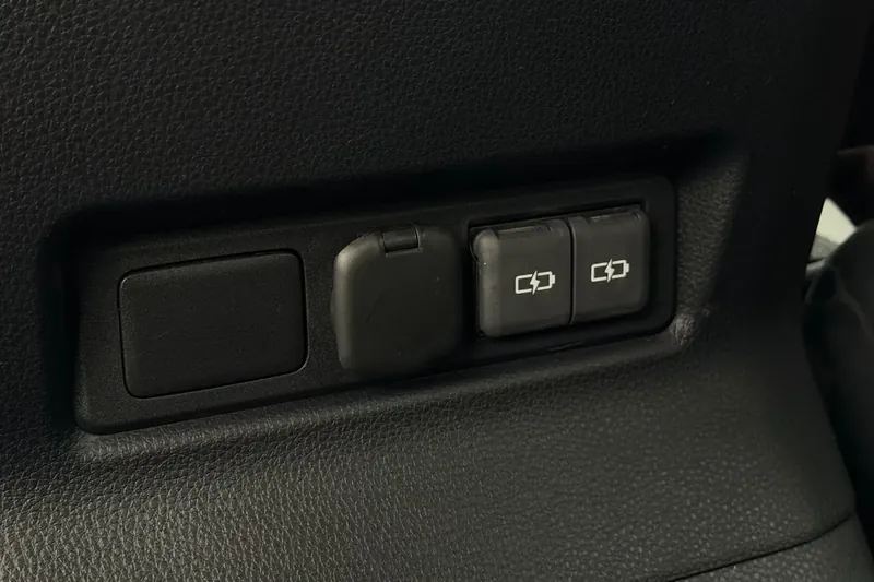 Toyota Land Cruiser Premium Hybrid, i-FORCE MAX 2026, чёрный, фото 23