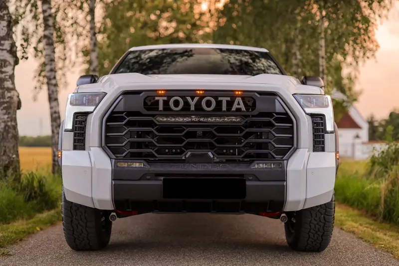 Заказать Toyota Tundra TRD Pro, Hybrid i-FORCE MAX 2026 3.5 л 436 л.с Бензин с пробегом 50 км, Автомат, Полный привод, цвет Белый, поставка из Германия, доставка по РФ Tundra TRD Pro, Hybrid i-FORCE MAX - фото 3