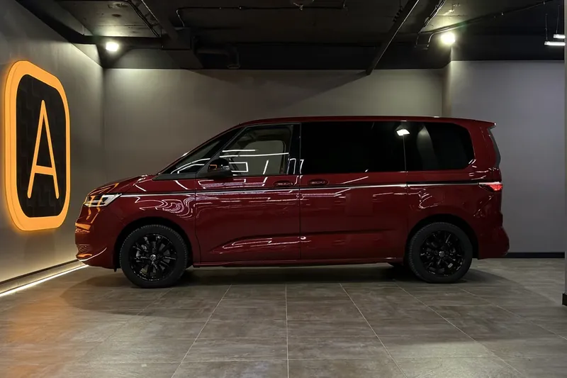 Volkswagen Multivan T7 Highline 2024 1.4 л 150 л.с Гибрид в продаже: Красный, Полуавтомат, Передний привод, страна-производитель — Германия, доставка по РФ, фото 4