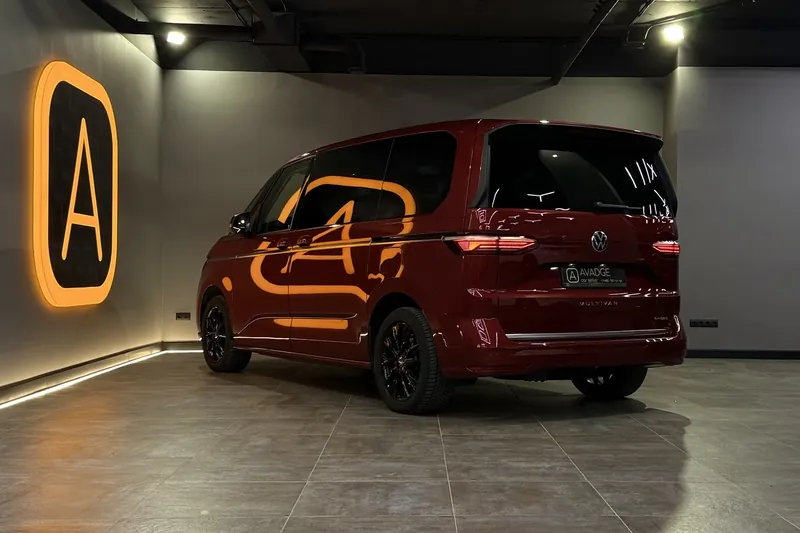 Новый Volkswagen Multivan T7 Highline 2024 1.4 л 150 л.с Гибрид: Передний привод, Красный, коробка — Полуавтомат, привезён из Германия, доставка по регионам, фото 5
