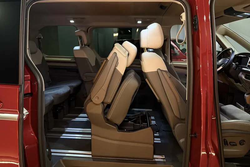 Официальная поставка Volkswagen Multivan T7 Highline 2024 1.4 л 150 л.с Гибрид, Красный, Полуавтомат, Передний привод, привезён из Германия, фото 16