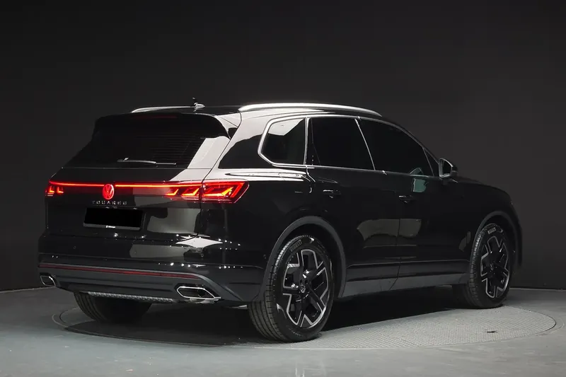 Заказать Volkswagen Touareg TDI Prestige 2025 3.0 л 286 л.с Дизель с пробегом 815 км, Автомат, Полный привод, цвет Чёрный, поставка из Германия, доставка по РФ Touareg TDI Prestige - фото 3