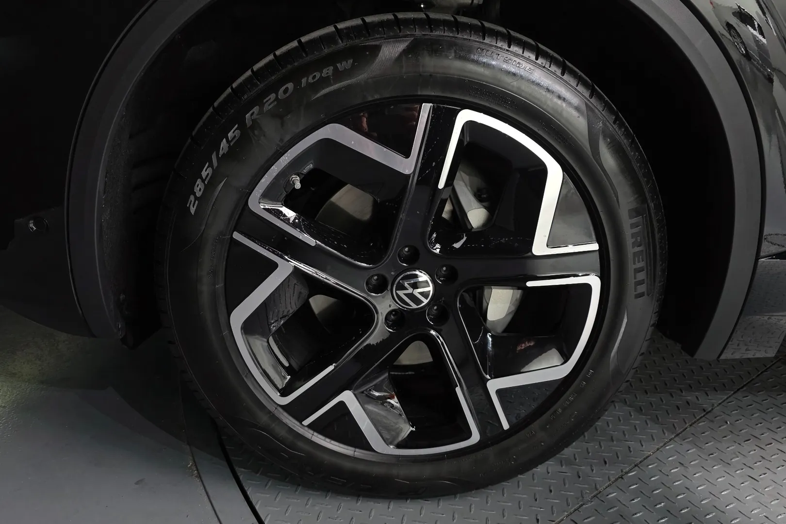 Volkswagen Touareg TDI Prestige 2025 3.0 л 286 л.с Дизель, пробег 815 км, цвет кузова Чёрный, тип трансмиссии Автомат, привод Полный привод, из Германия