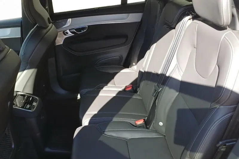 Надёжный Volvo XC90 T8 Ultra Black Edition, Plug-in Hybrid AWD 2026 2.0 л 407 л.с Гибрид с двигателем 2,0 л, Серый, пробег 10 км, Автомат, поставка из Германия, фото 8