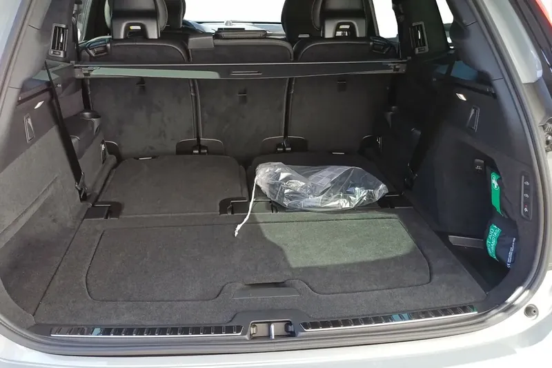 Купить Volvo XC90 T8 Ultra Black Edition, Plug-in Hybrid AWD 2026 2.0 л 407 л.с Гибрид с минимальным пробегом 10 км, Серый, доставим из Германия в любой город РФ, фото 13