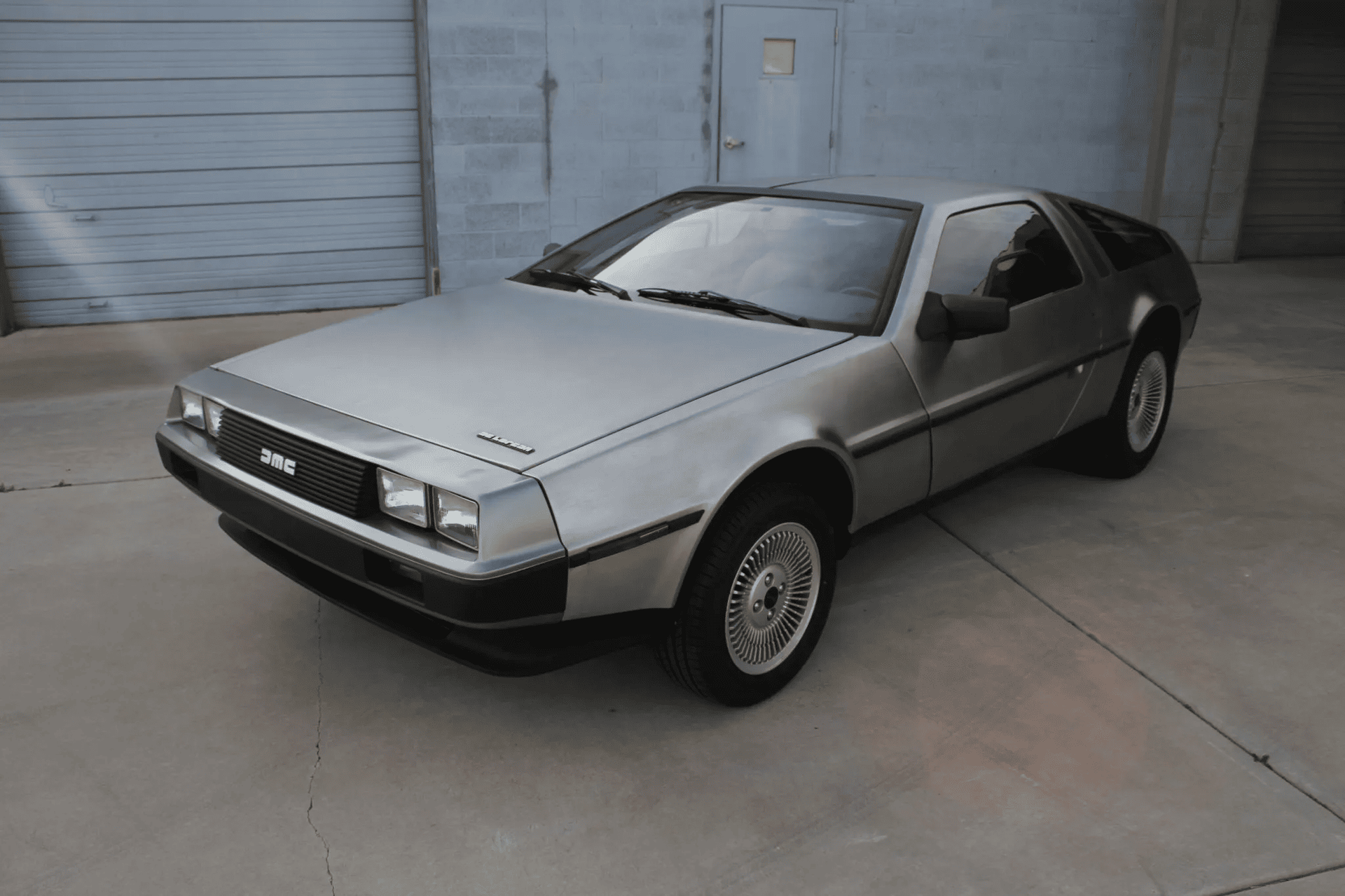 Сколько стоит DeLorean DMC-12 в России