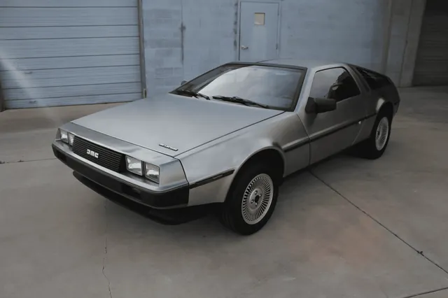 Сколько стоит DeLorean DMC-12 в России