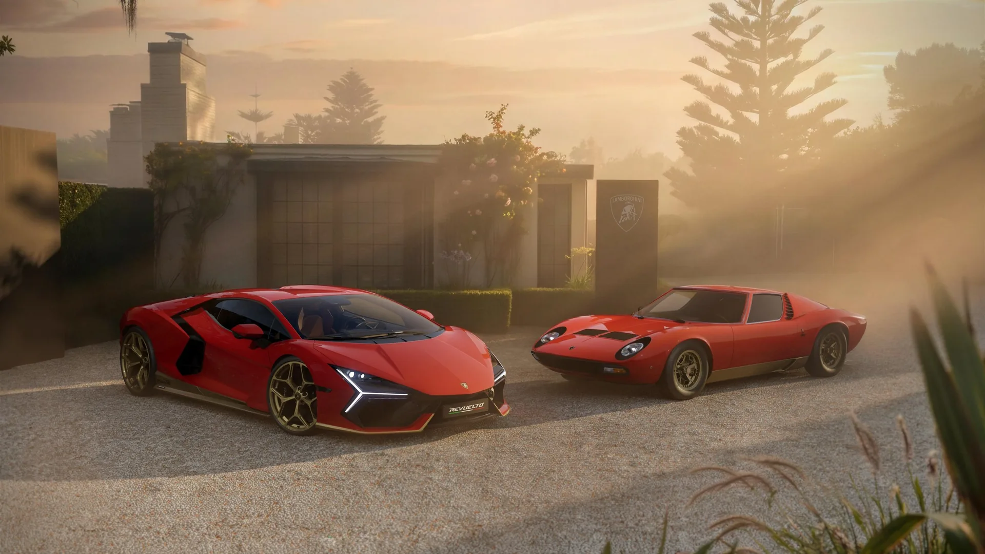 Lamborghini Revuelto Miura 60° Homage рядом с оригинальной Miura на гравийной дорожке