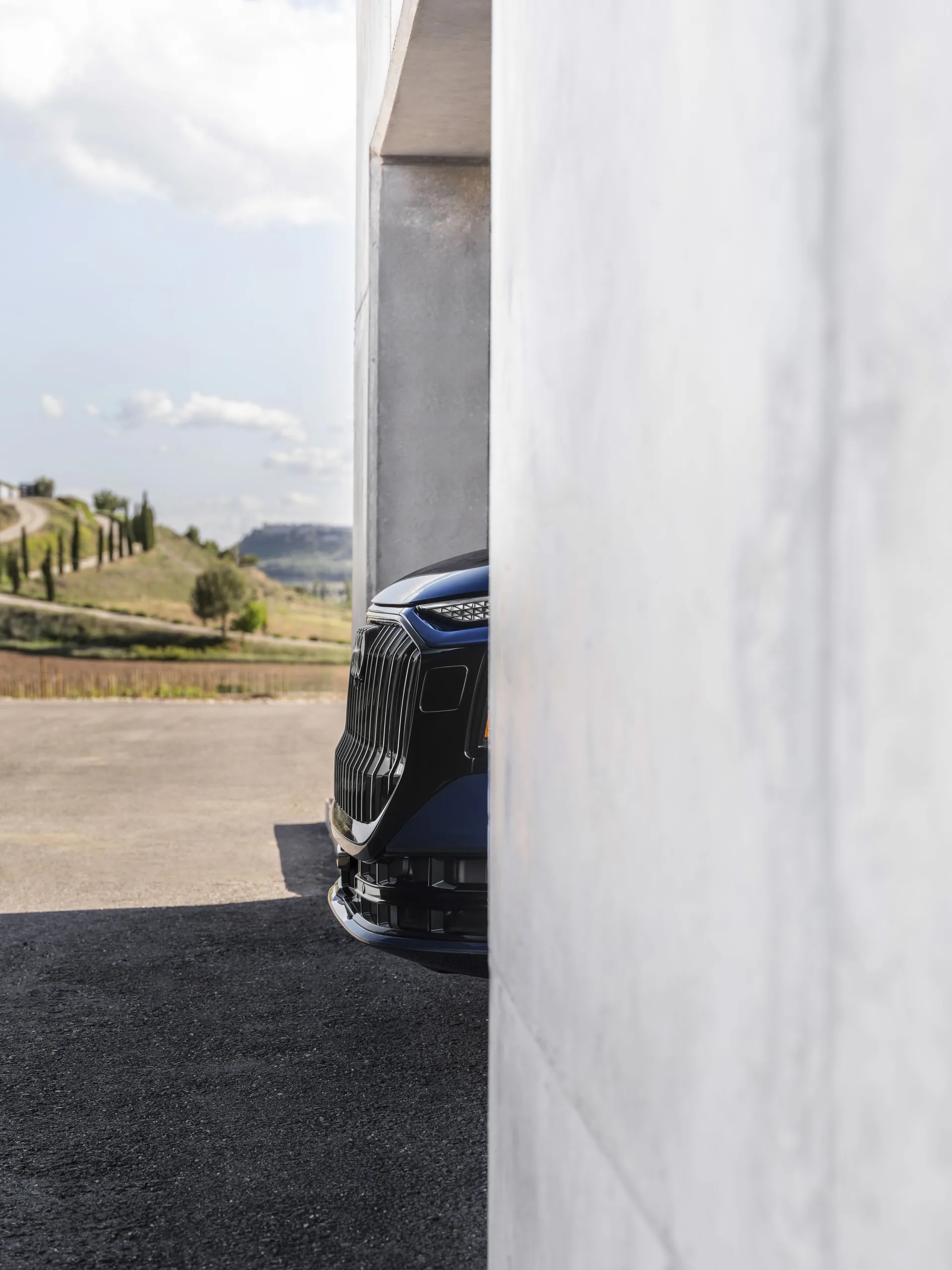 Audi Q9, экстерьер, вид спереди, синий металлик Waitomo blue